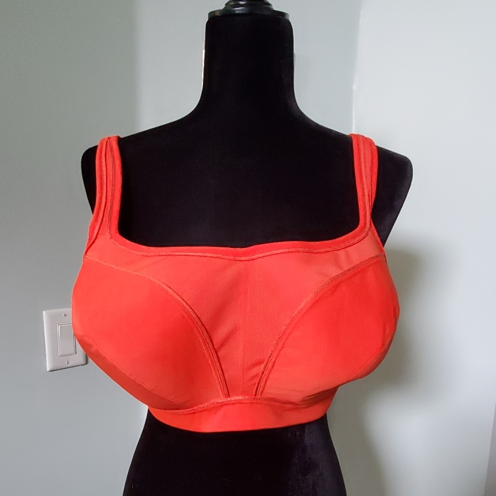 NWT- Chantelle Sport High Impact Sports bra 40F